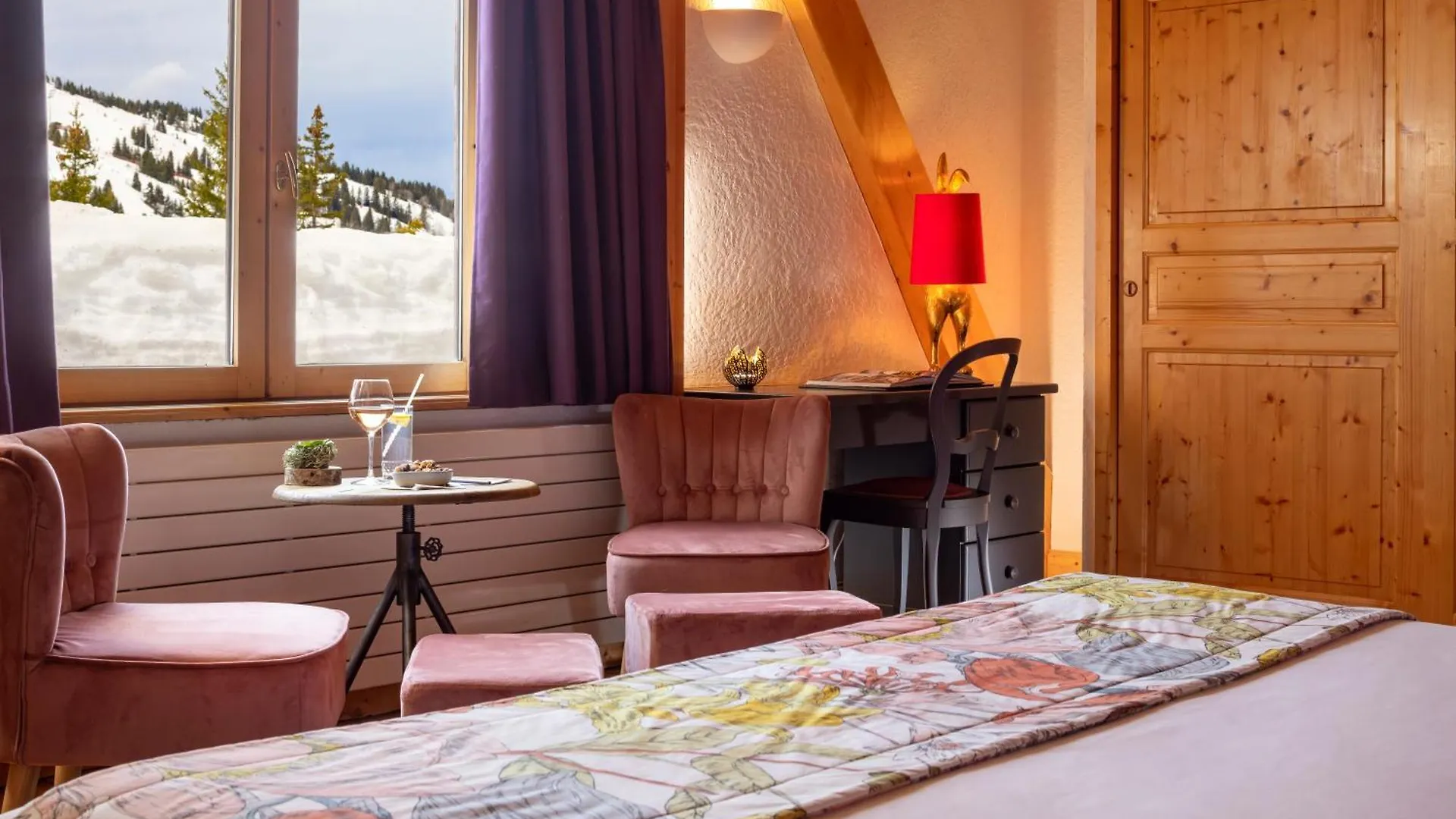 Hotel Courcheneige Courchevel 4*,