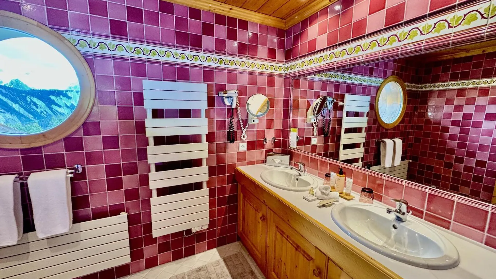 Hotel Courcheneige Куршевель